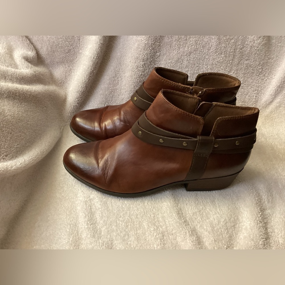 Clarks Womens Ankle Boots Booties Size 8.5M Brown Leather Side Zip